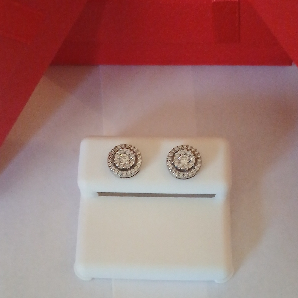 925 Moissanite Halo Stud Earrings - Classic Sparkle